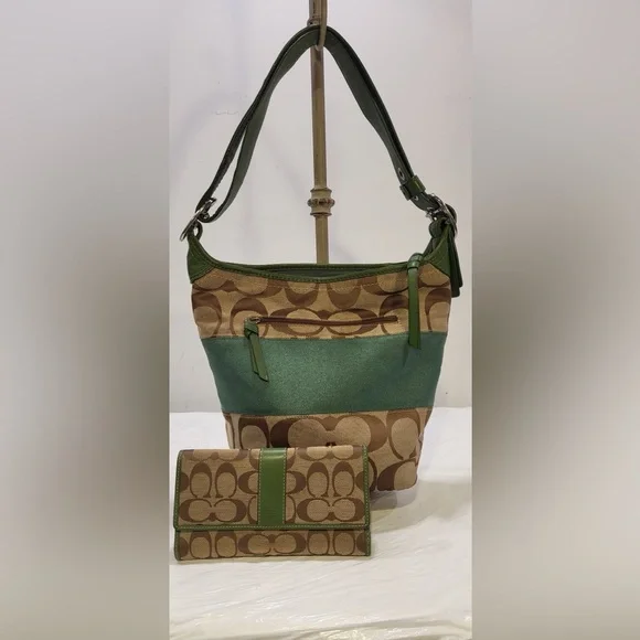 💎Price Drop...COACH signature Rugby duffle bag with matching wallet. F13362 - Picture 1 of 6